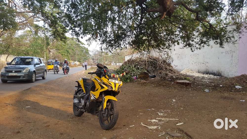 Bajaj Pulsar RS 200 ABS