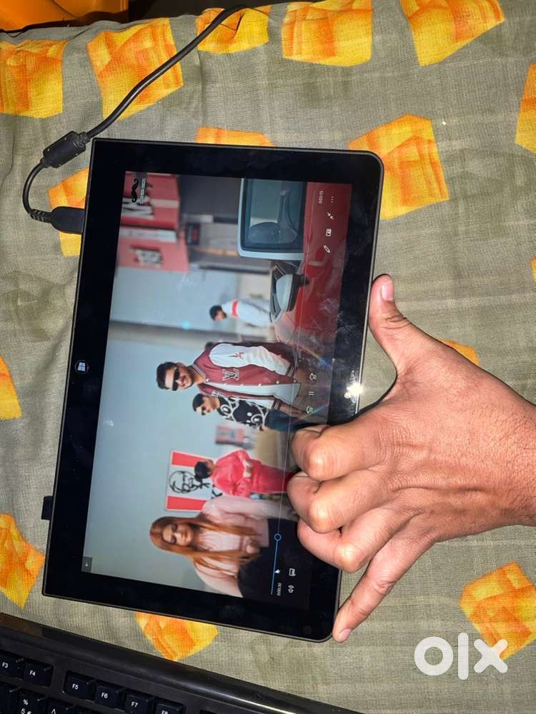 Lenovo ThinkPad Helix is a 2-in-1 convertible laptop