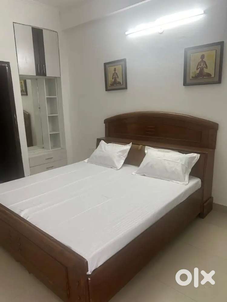 I'm looking for a flatmate for 2bhk flat