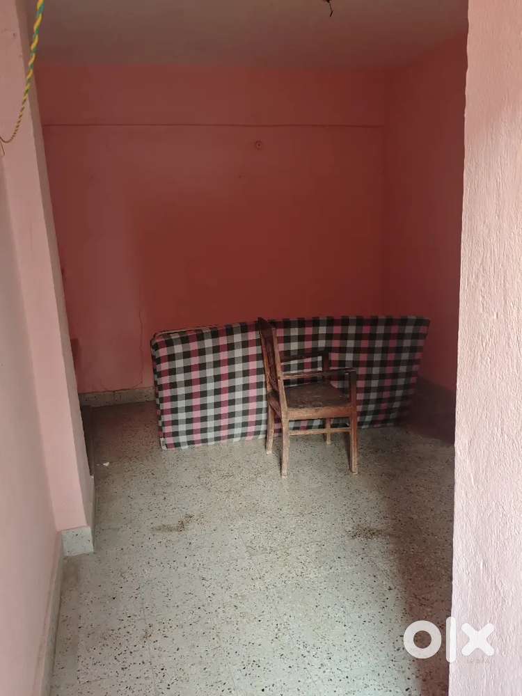 1 flatmate(boy's)needed in a 2BHk flat in a appartment..