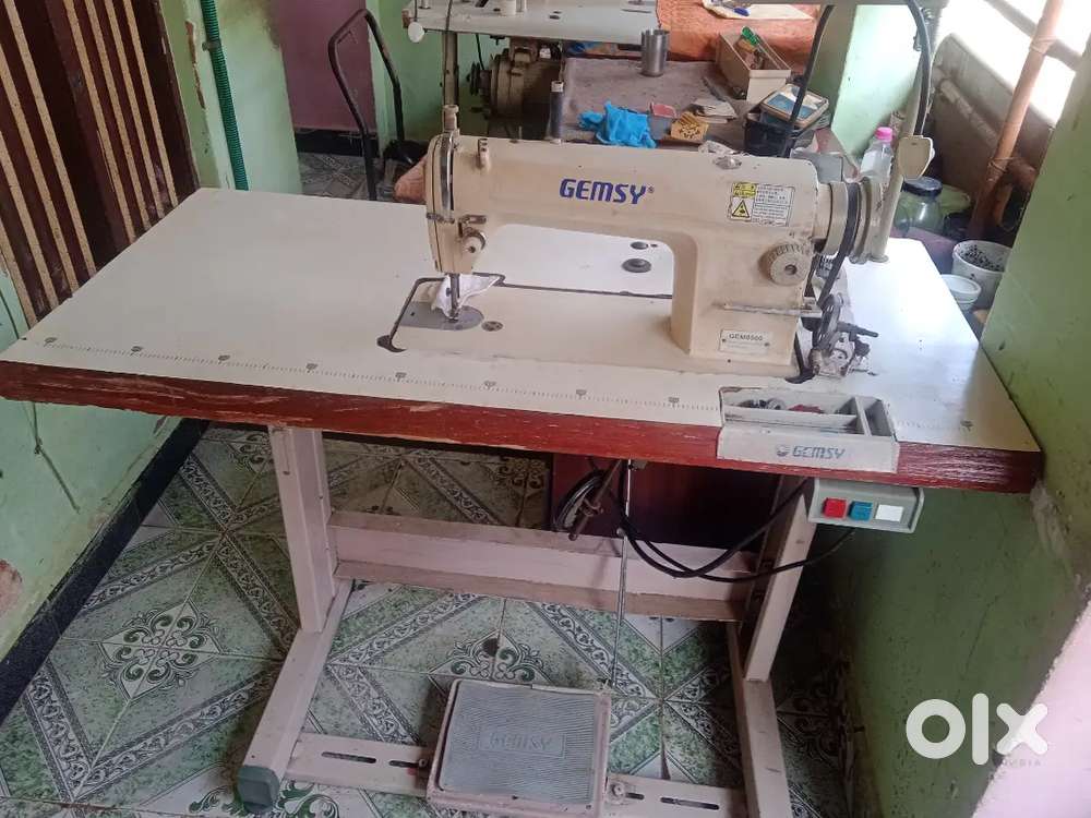 Excellent condition sewing machine at lowest rate