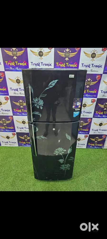 Lg black colour flower model 295 litres in good condition