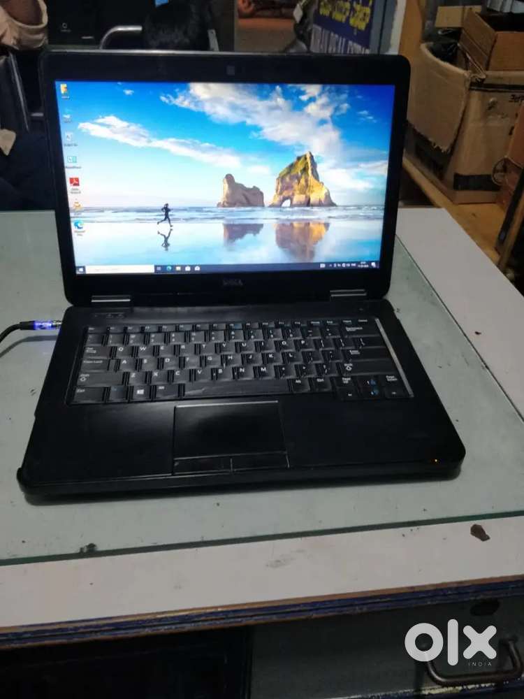 Dell latitude + intel core i5 4th gen+ 4GB RAM + 320GB HDD + win10