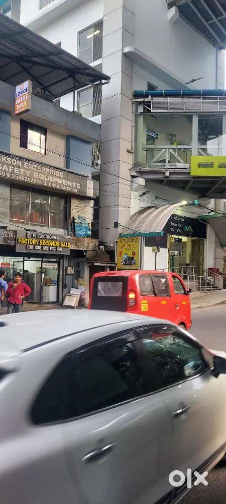 Metro piller no 612 .Kaloor used and factory seconds Big shop