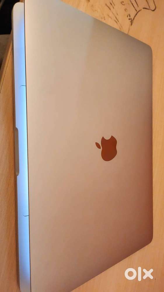 macbook pro i5 8/256