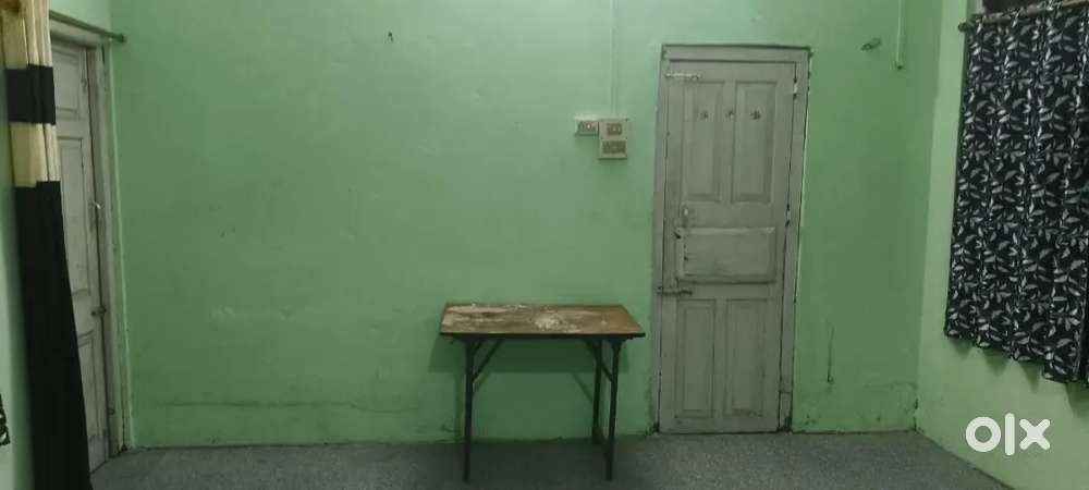 1RK indipendent in centre of town with running water