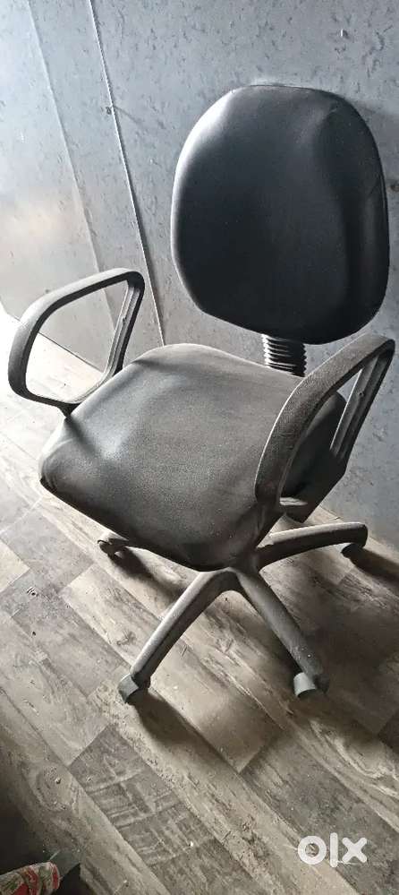 Computer table and executive chair