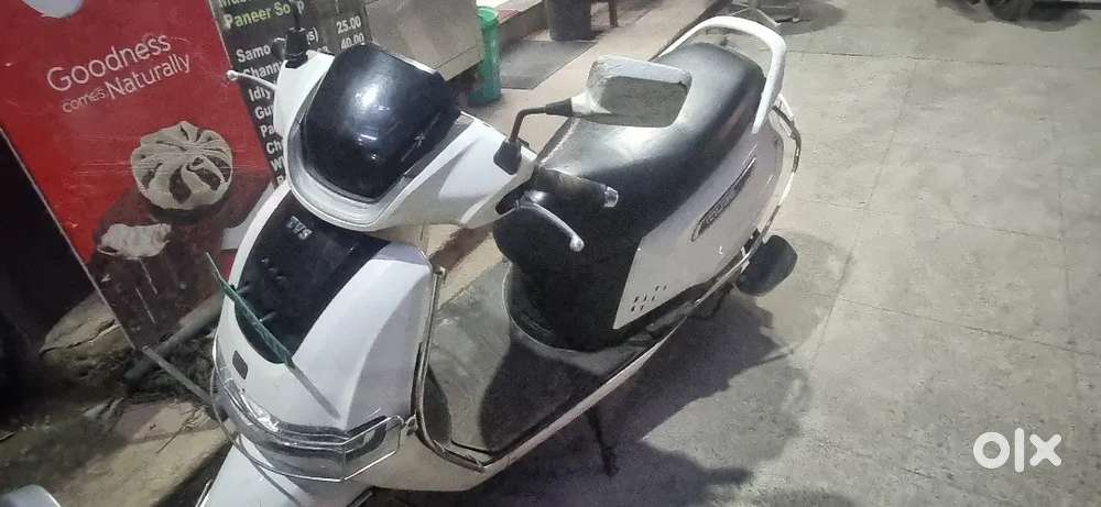 Look brand new (still under warranty)