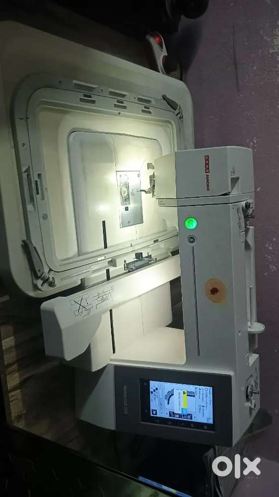 Computer embroidery machine