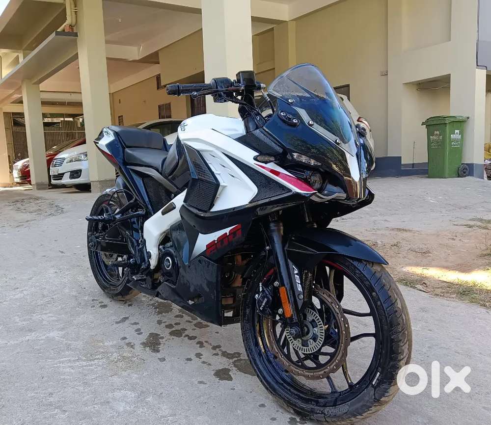 Bajaj RS200 bike is on showroom condition.Bit negotiable