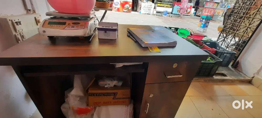 Computer table