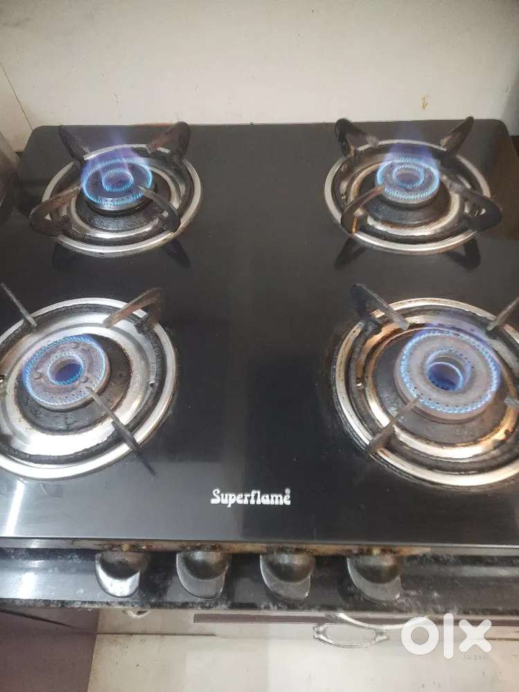 4 burner gas stove In a very good running condition