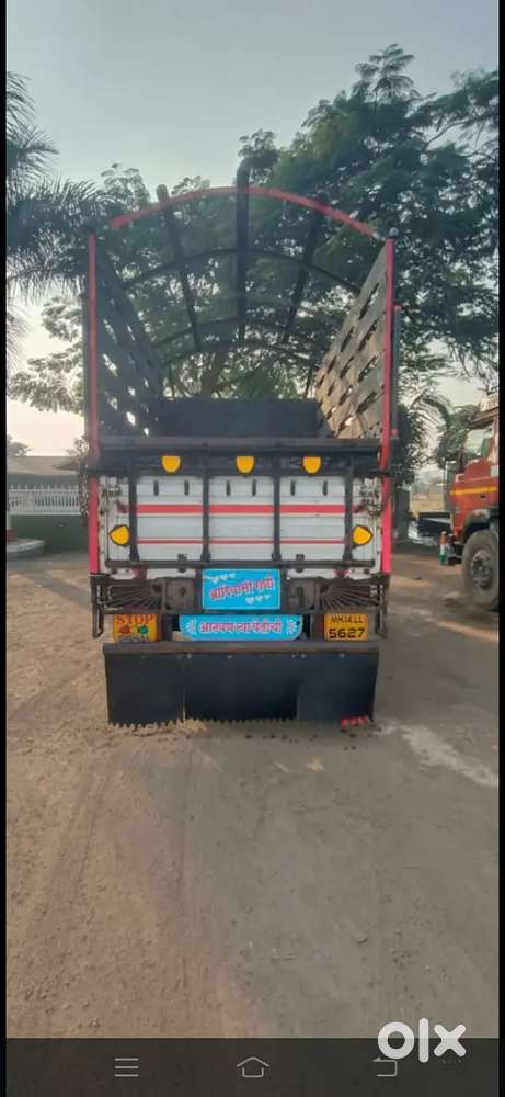 Pick new showroom car