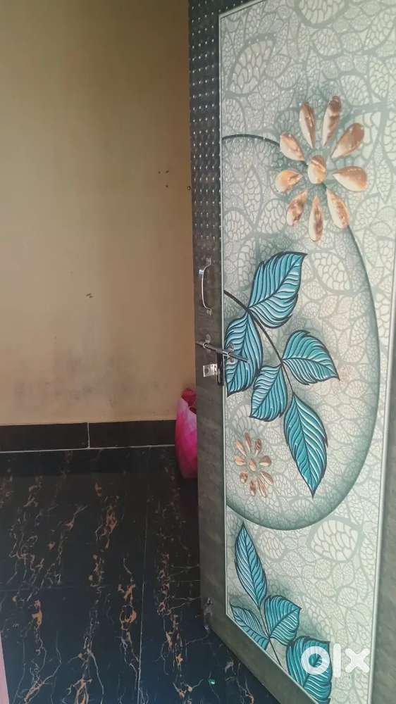 Girl's roommate required