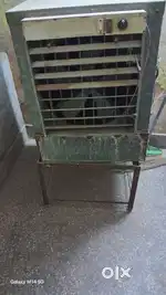 Cooler with stand