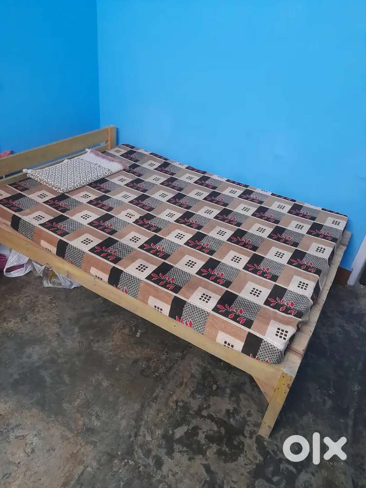 Wooden bed 4×6