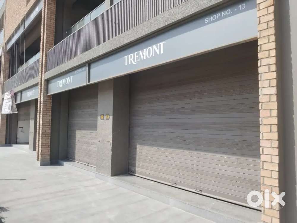 MAIN ROAD SHOWROOM ON GROUND FLOOR AVAILABLE FOR RENT ON VAISHNODEVI