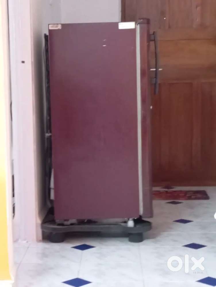 Single door LG fridge for sale