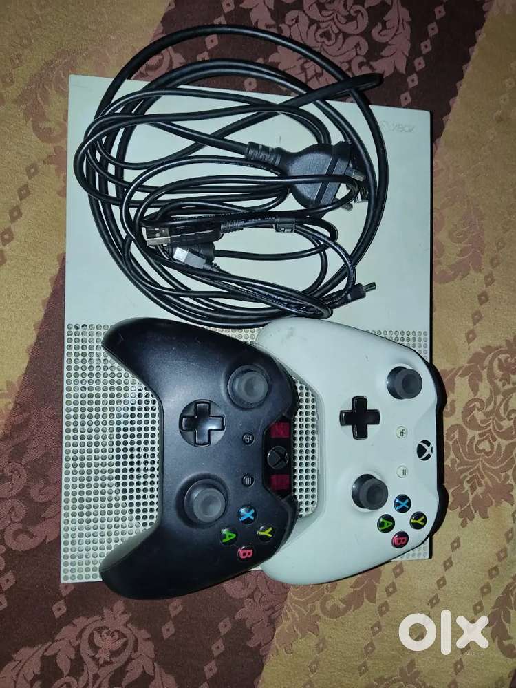 Xbox One S. White colour