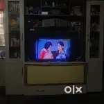TV Showcases Good Condition price very low Contract