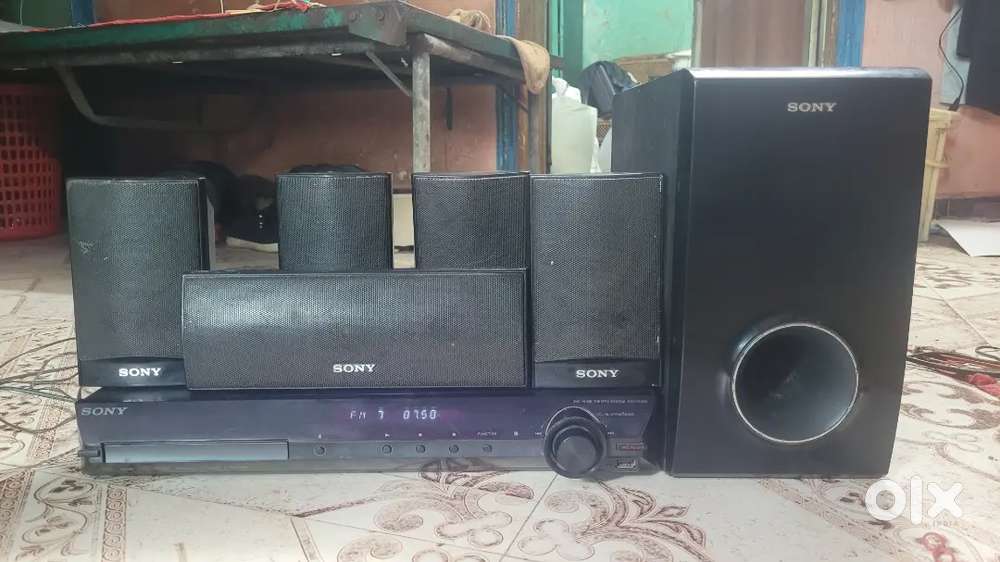 Sony 5.1 home theater system DAV-TZ200