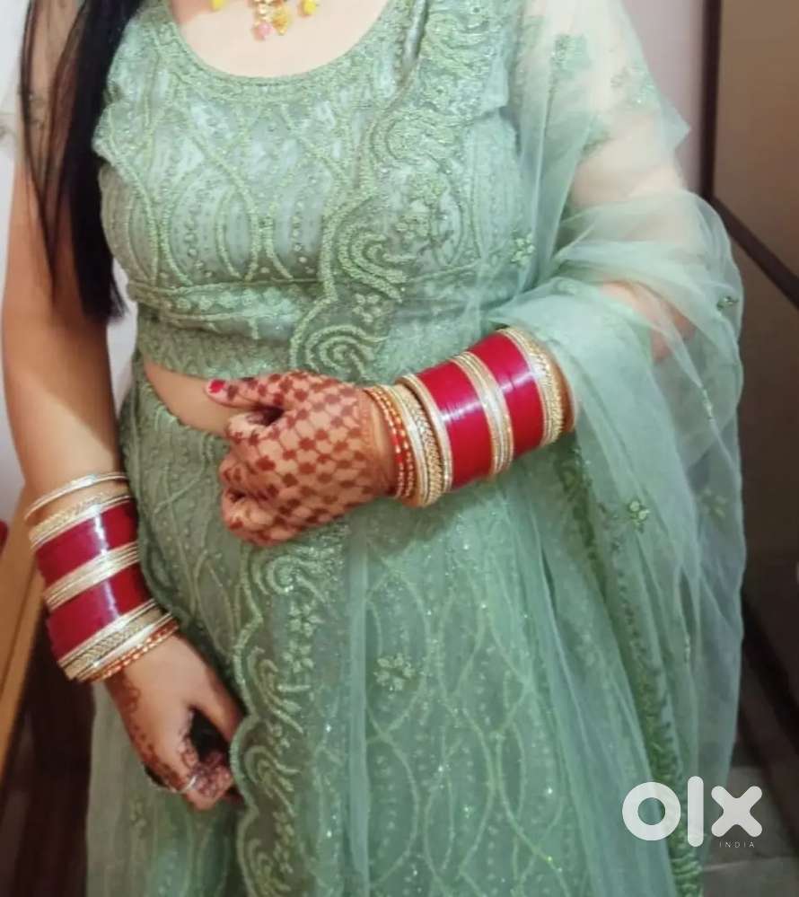Light green lehenga (urgent sell karna hai ye dress)
