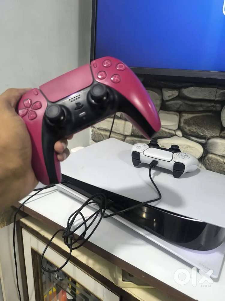 Ps5 disc dual controller mint condition less used