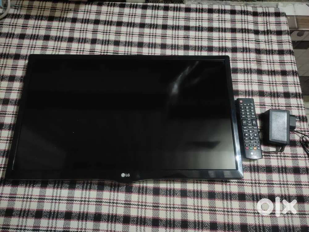 Original Lg 24Lcd With Original Remote and Charger