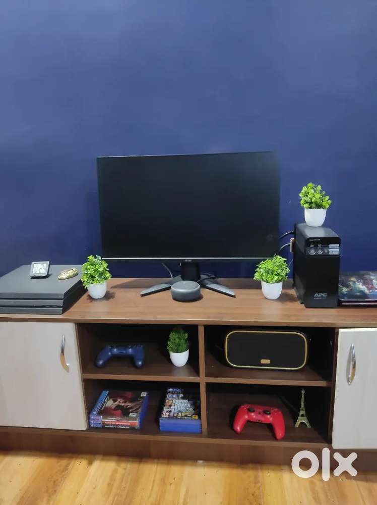 Playstation 4 pro 1TB with 3 controller ,7 games Rs 45000