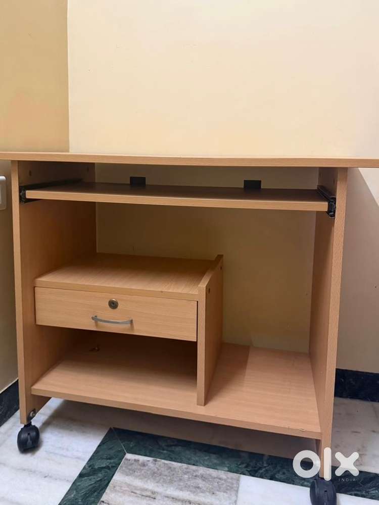 Compact Wooden Computer Table with Drawer & Keyboard Tray