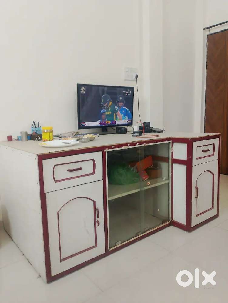 Tv unit with showcase