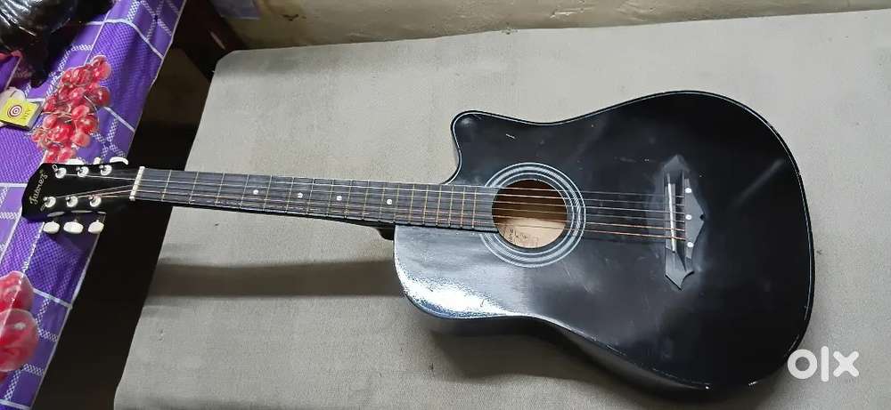 Guitar bechna hai