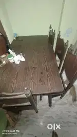 Daining tablet with 4 chairs in good condition and very strong