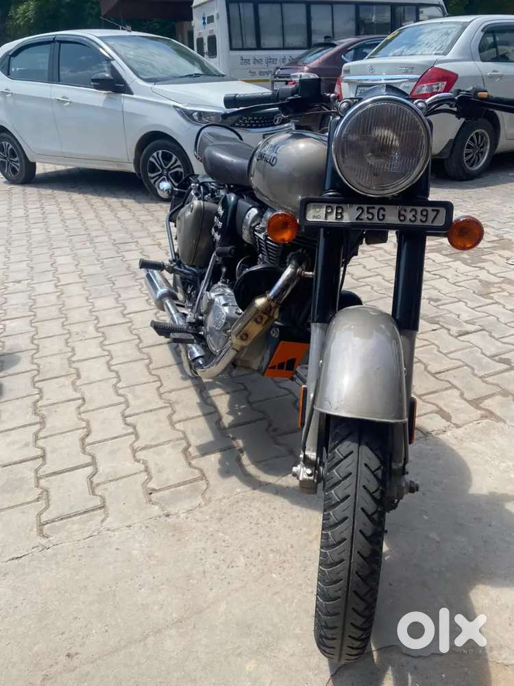 Best condition  royal Enfield classic  metel gun grey color