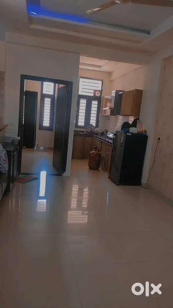 Bachelors allow independent flat