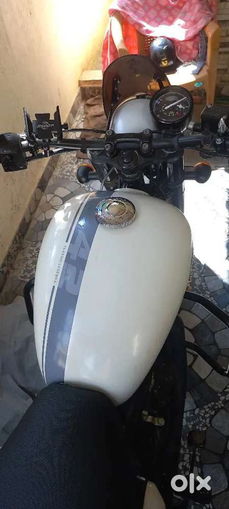 Jawa 42 White sirius