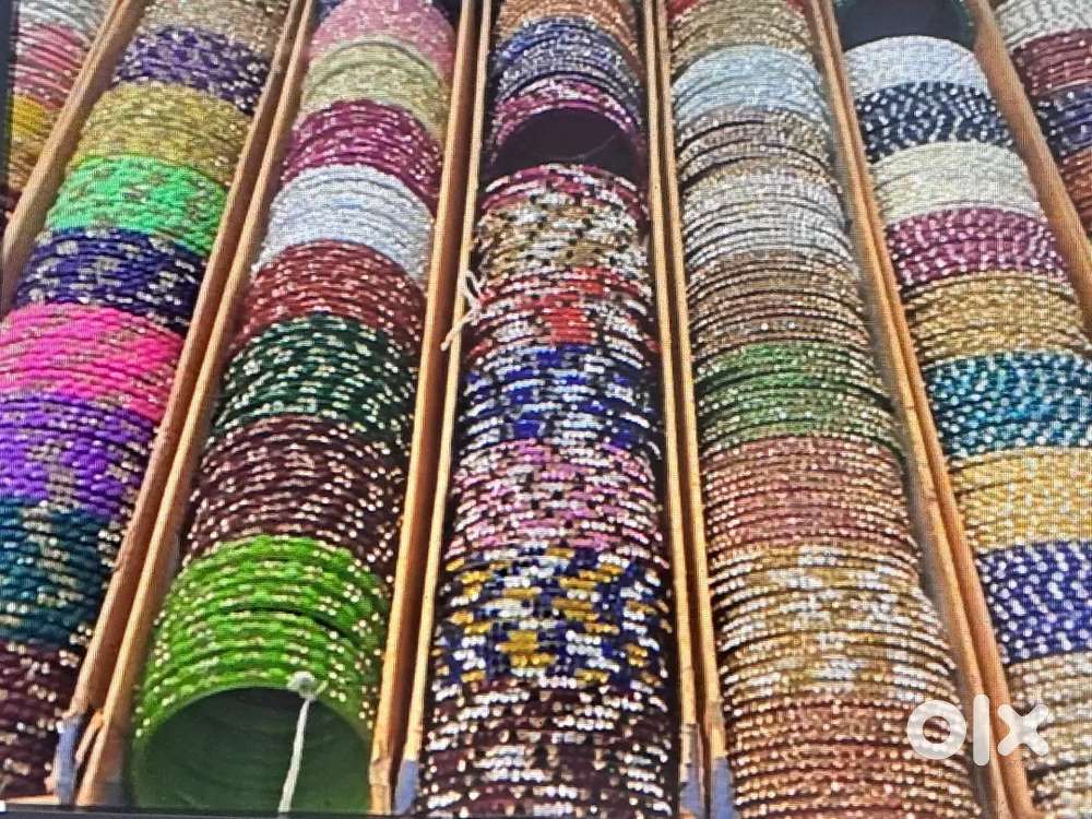Helper for Bangles store