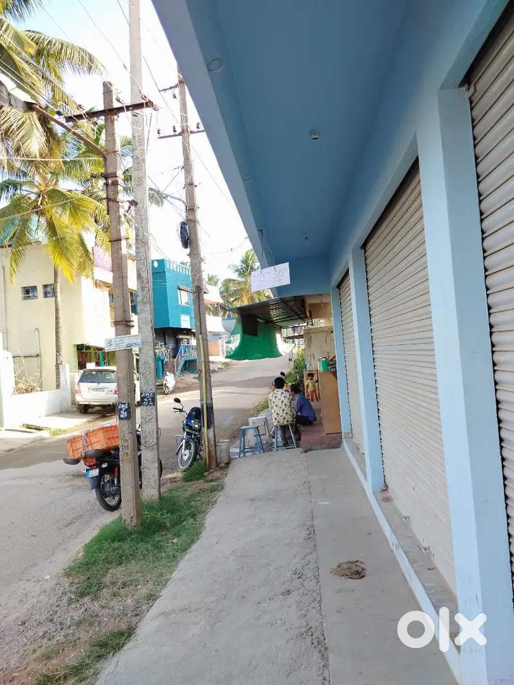 Double door Shop rent or lease available.