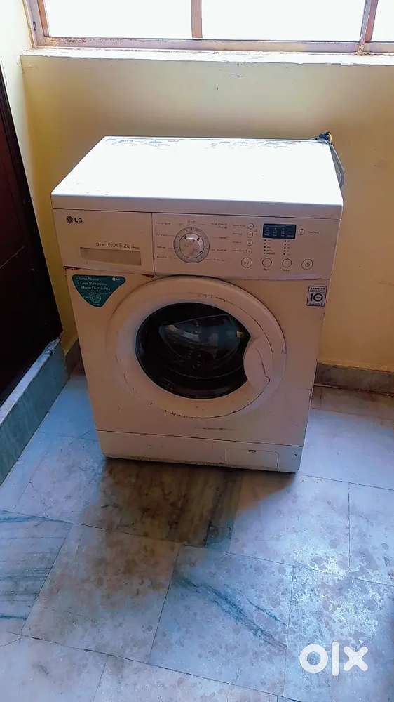 LG Front load 5.2 KG fully working fully Automatic washing machine