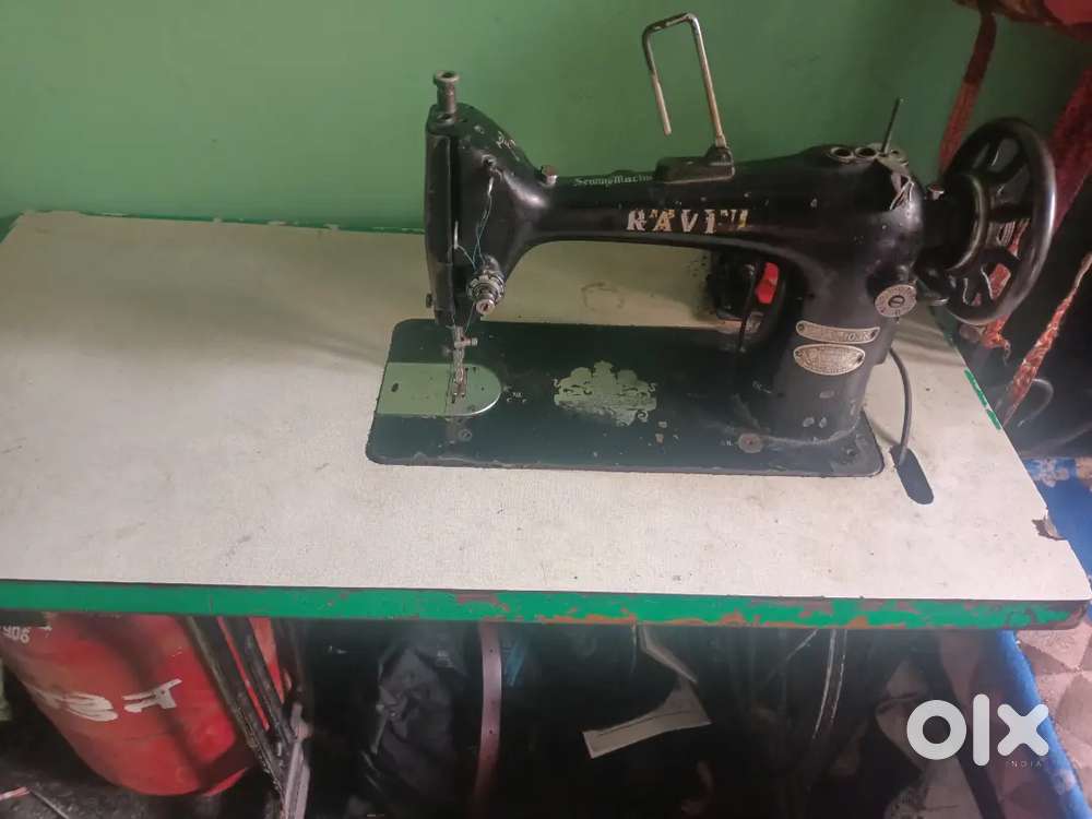 Tailoring machine Good condition