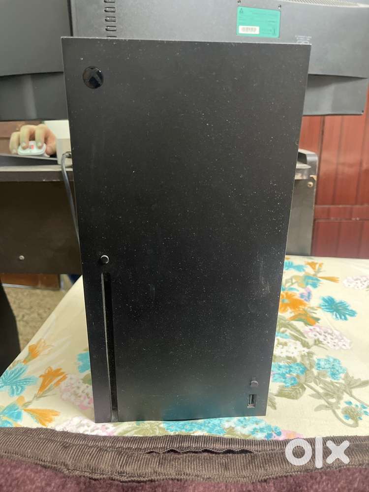  Xbox Series X 1TB – Excellent Condition + Original Accessories