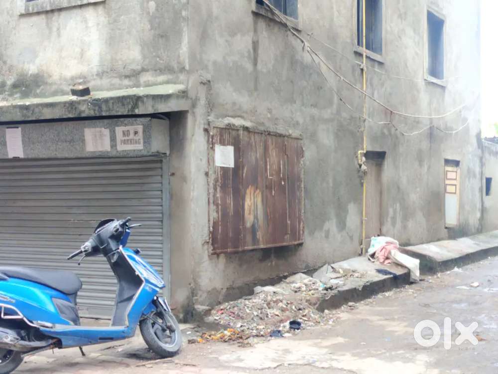 Ready to move kirana store with kichen