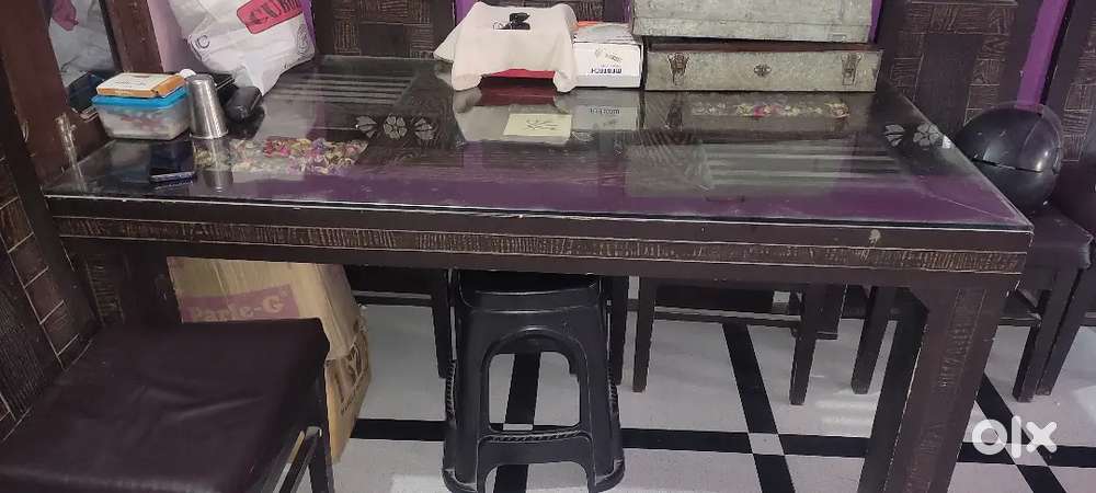Dining table with 6 chair