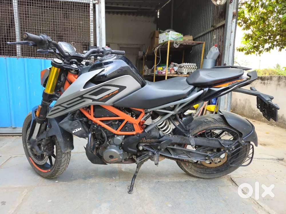 Good condition service track