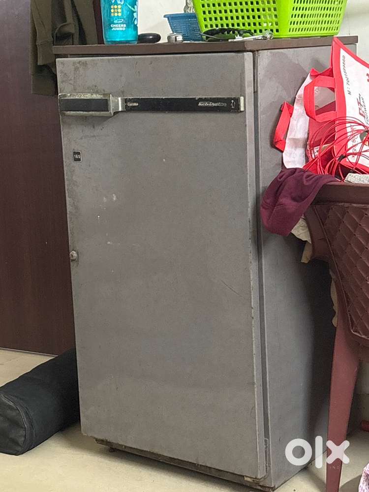 Kelvinator mini fridge in mint condition