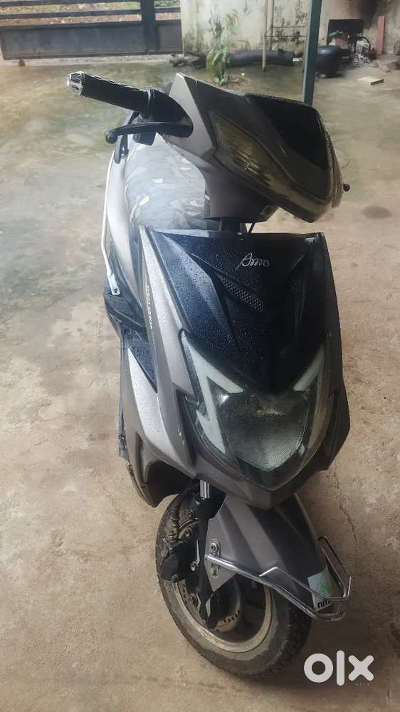 Electric scooter without battery