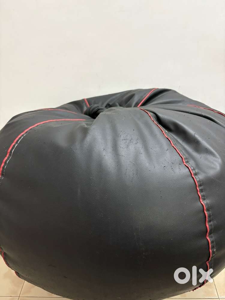 Cosy and stylish black bean bag