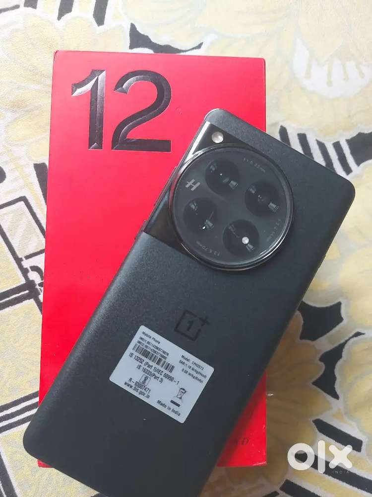 Selling one plus 12 16/512 GB with box and charger