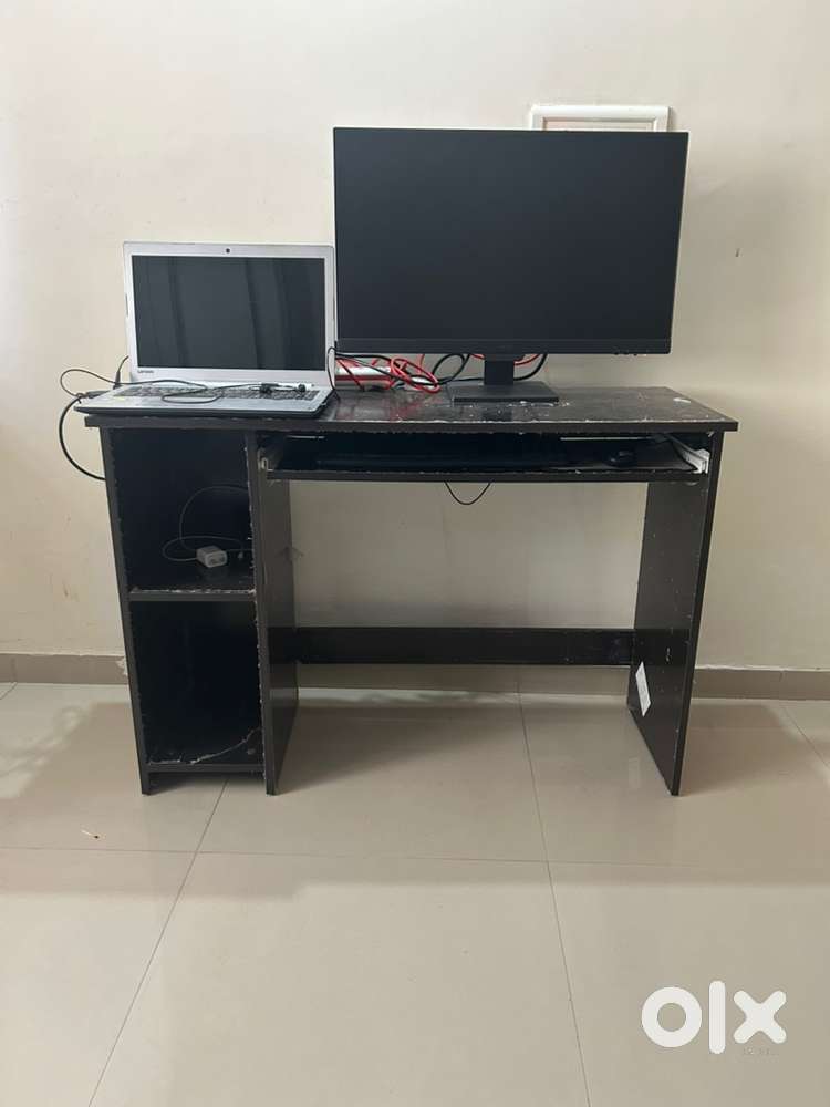 Computer table