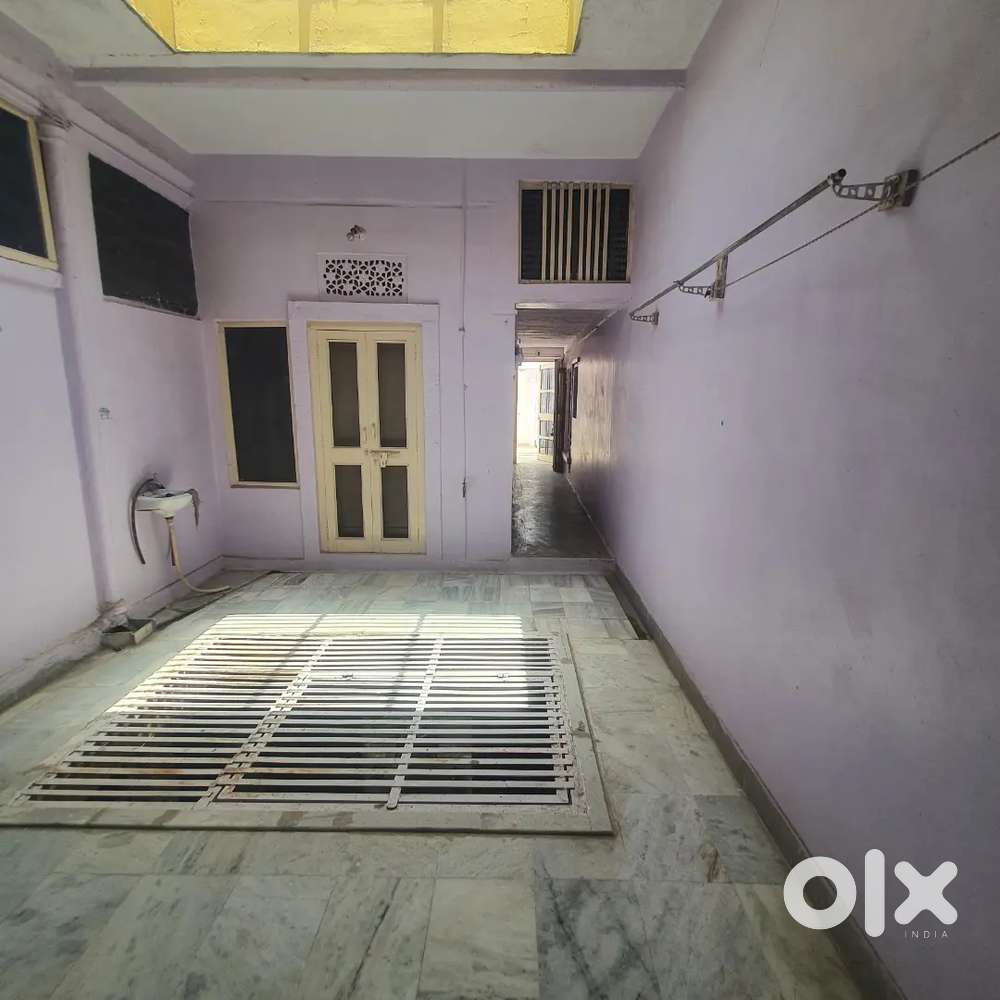 Vegetarian Teetotaller Families with Transferable job preferred